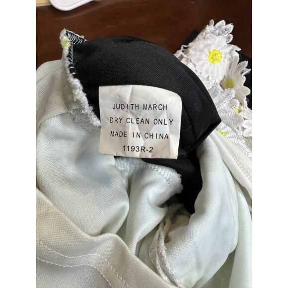 Judith March medium black daisy romper lace embroidered floral halter cutout - Picture 9 of 13